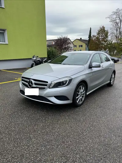 Mercedes-Benz A 180 Urban — Compacte élégante, essence économique, 47 600 km — exterior view