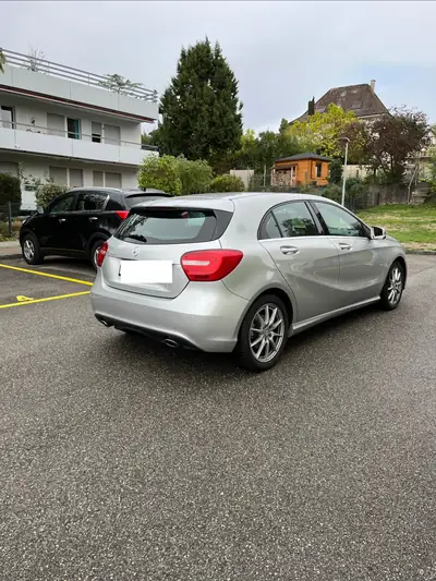 Mercedes-Benz A 180 Urban — Compacte élégante, essence économique, 47 600 km — rear view