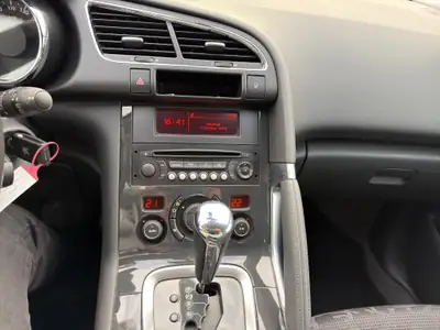 Peugeot 3008 2.0 HDI — SUV familial robuste, boîte auto, entretien à jour — Miniatura 11