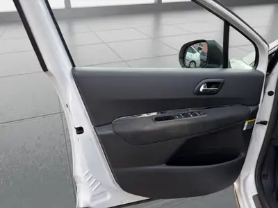 Peugeot 3008 2.0 HDI — SUV familial robuste, boîte auto, entretien à jour — Miniatura 13