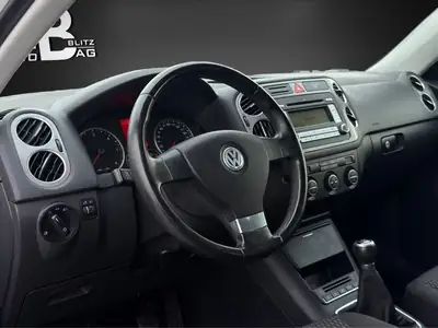 VW Tiguan 2.0 TDI 4x4 — SUV robuste, traction intégrale et révision récente — Miniature 8