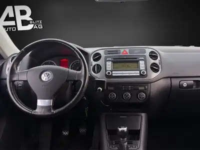 VW Tiguan 2.0 TDI 4x4 — SUV robuste, traction intégrale et révision récente — Miniature 11