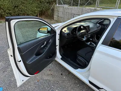 Hyundai i30 1.0 T-GDi Launch — Berline compacte fiable, entretien suivi, 115'000 km — interior