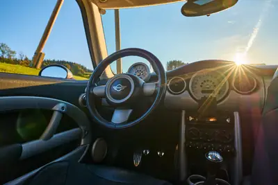 MINI Cooper S 1.6i — Sportive compacte emblématique, 163 ch et design iconique — vista posteriore