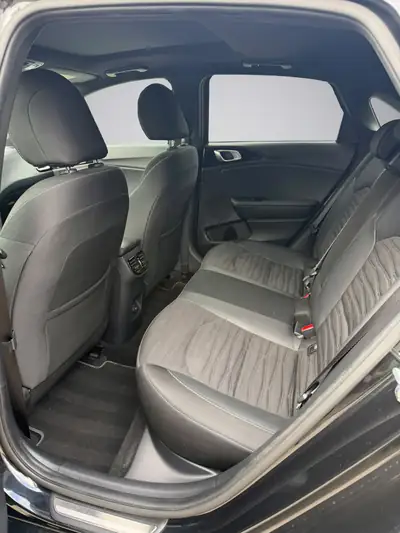 Kia Ceed 1.5 T-GDi GT Line — Berline sportive 160 ch, faible kilométrage, équipée premium — Miniatura 11