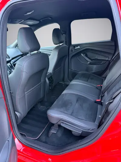 Ford Kuga 2.0 TDCi ST Line High 4WD — SUV diesel robuste, faible kilométrage, équipé Sport Line — Miniatura 10