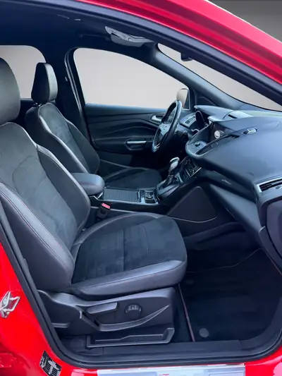 Ford Kuga 2.0 TDCi ST Line High 4WD — SUV diesel robuste, faible kilométrage, équipé Sport Line — Miniatura 12
