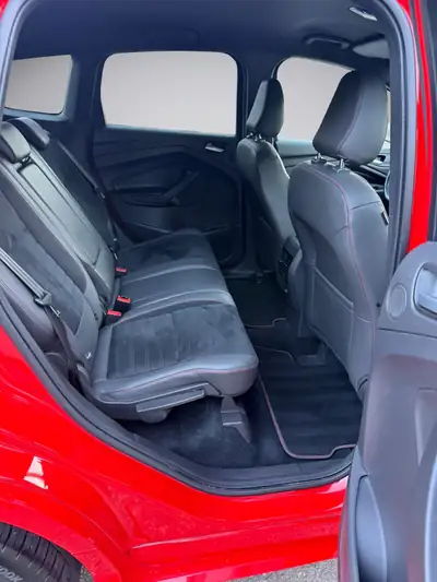 Ford Kuga 2.0 TDCi ST Line High 4WD — SUV diesel robuste, faible kilométrage, équipé Sport Line — Miniatura 11