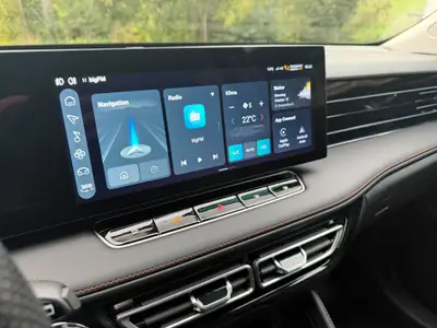 MG HS 1.5 T Luxury — SUV coupé spacieux, 170 PS, équipement premium et financement possible — Miniatura 19