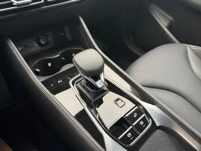 MG HS 1.5 T Luxury — SUV coupé spacieux, 170 PS, équipement premium et financement possible — Miniatura 20