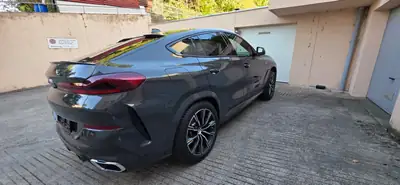 BMW X6 40i xDrive 2022 — SUV coupé premium, 41 850 km seulement — exterior view