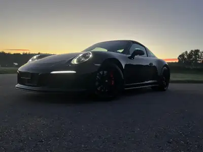 Porsche 911 Targa 4 GTS — Chef-d'œuvre cabriolet 450 ch, historique complet — rear view
