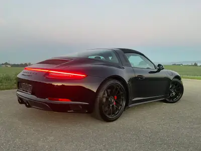 Porsche 911 Targa 4 GTS — Chef-d'œuvre cabriolet 450 ch, historique complet — interior