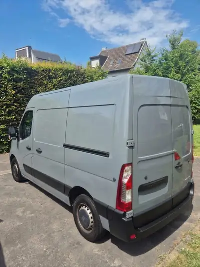 Opel Movano 2.3 TD 130 — Utilitaire fiable, 63 000 km, sans sinistre — vista posteriore