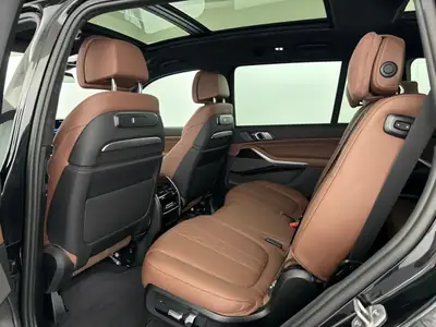 BMW X7 xDrive 48V 40i M Sport — SUV 7 places, hybride essence, première main — Detail
