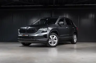 Skoda Karoq 1.5 TSI Selection DSG — SUV compact dynamique, quasi neuf avec garantie constructeur — exterior view
