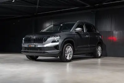 Skoda Karoq 1.5 TSI Selection DSG — SUV compact dynamique, quasi neuf avec garantie constructeur — interior