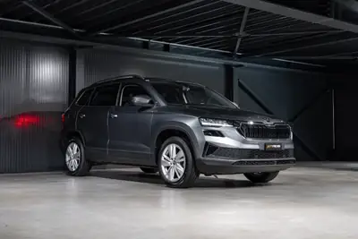 Skoda Karoq 1.5 TSI Selection DSG — SUV compact dynamique, quasi neuf avec garantie constructeur — dashboard