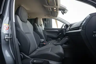 Skoda Karoq 1.5 TSI Selection DSG — SUV compact dynamique, quasi neuf avec garantie constructeur — Thumbnail 11
