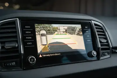 Skoda Karoq 1.5 TSI Selection DSG — SUV compact dynamique, quasi neuf avec garantie constructeur — Thumbnail 18