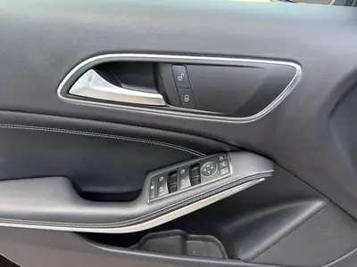 Mercedes-Benz Classe A 180 Style Autotronic — Berline compacte automatique, entretien suivi — Thumbnail 12
