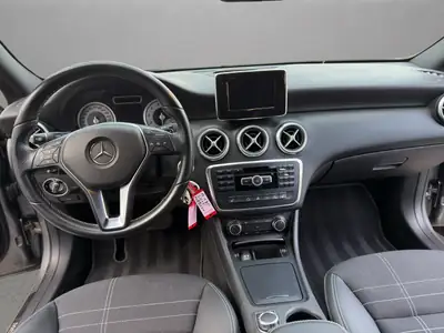 Mercedes-Benz Classe A 180 Style Autotronic — Berline compacte automatique, entretien suivi — Thumbnail 14