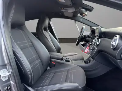 Mercedes-Benz Classe A 180 Style Autotronic — Berline compacte automatique, entretien suivi — Thumbnail 17