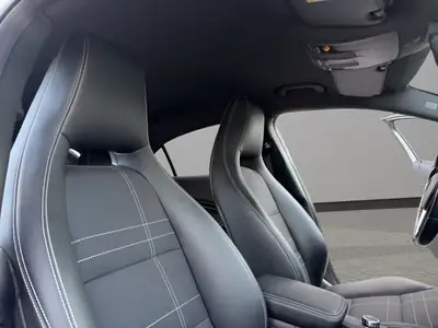 Mercedes-Benz Classe A 180 Style Autotronic — Berline compacte automatique, entretien suivi — Thumbnail 20