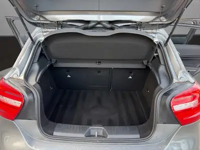 Mercedes-Benz Classe A 180 Style Autotronic — Berline compacte automatique, entretien suivi — Thumbnail 19