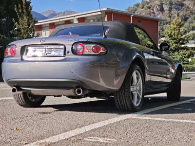 Mazda MX-5 1.8 Confort — Roadster iconique, 76 400 km, toit électrique — arrière