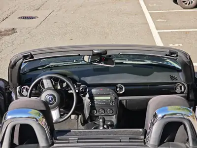 Mazda MX-5 1.8 Confort — Roadster iconique, 76 400 km, toit électrique — intérieur