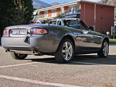 Mazda MX-5 1.8 Confort — Roadster iconique, 76 400 km, toit électrique — tableau de bord