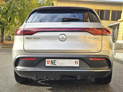 Mercedes-Benz EQC 400 AMG Line — SUV électrique performant, 89'970 km, couleur Champagne rare — dashboard