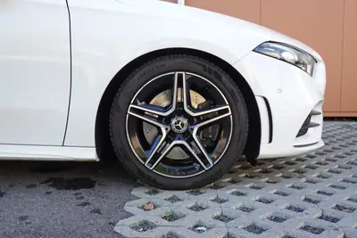Mercedes-Benz Classe A 250 AMG Line — Sportive urbaine avec pack performance complet — dashboard