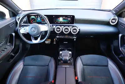 Mercedes-Benz Classe A 250 AMG Line — Sportive urbaine avec pack performance complet — Thumbnail 11