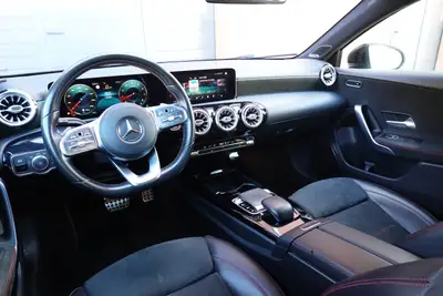 Mercedes-Benz Classe A 250 AMG Line — Sportive urbaine avec pack performance complet — Thumbnail 13