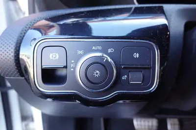 Mercedes-Benz Classe A 250 AMG Line — Sportive urbaine avec pack performance complet — Thumbnail 15