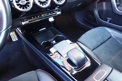 Mercedes-Benz Classe A 250 AMG Line — Sportive urbaine avec pack performance complet — Thumbnail 16