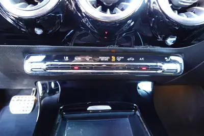 Mercedes-Benz Classe A 250 AMG Line — Sportive urbaine avec pack performance complet — Thumbnail 17