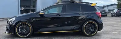 Mercedes-Benz A 45 AMG 4Matic — Performance 381 ch, Yellow Night Edition — rear view