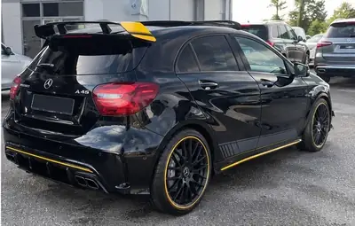 Mercedes-Benz A 45 AMG 4Matic — Performance 381 ch, Yellow Night Edition — side view