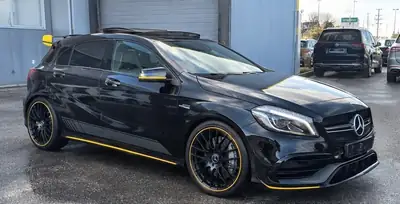 Mercedes-Benz A 45 AMG 4Matic — Performance 381 ch, Yellow Night Edition — exterior view