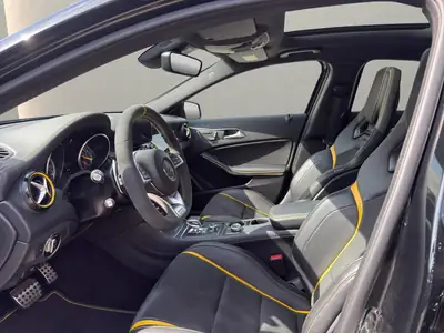 Mercedes-Benz A 45 AMG 4Matic — Performance 381 ch, Yellow Night Edition — detail
