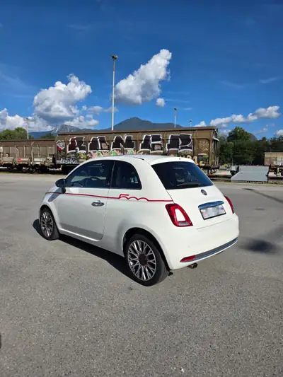 Fiat 500 1.0 Hybrid Red 2022 — Citadine écologique, 37 200 km, toit panoramique — Heckansicht