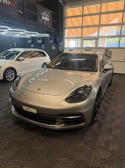 Porsche Panamera 4 E-Hybrid Executive — Berline de luxe hybride rechargeable, 149'000 km — Seitenansicht
