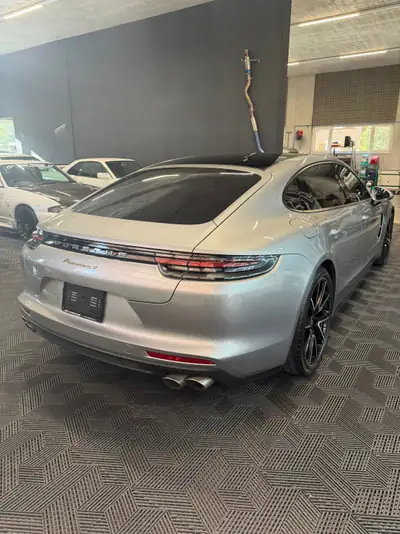 Porsche Panamera 4 E-Hybrid Executive — Berline de luxe hybride rechargeable, 149'000 km — Detail