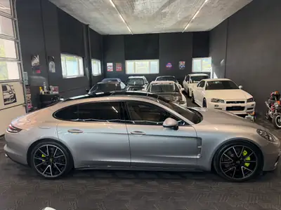 Porsche Panamera 4 E-Hybrid Executive — Berline de luxe hybride rechargeable, 149'000 km — Armaturenbrett