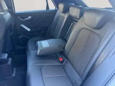 Audi Q2 35 TFSI S-Line Advanced — SUV compact premium, état neuf, garantie Audi — tableau de bord