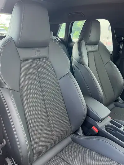 Audi A3 Sportback 1.5 35 TFSI S Line — Berline sportive hybride légère, 35'000 km — side view