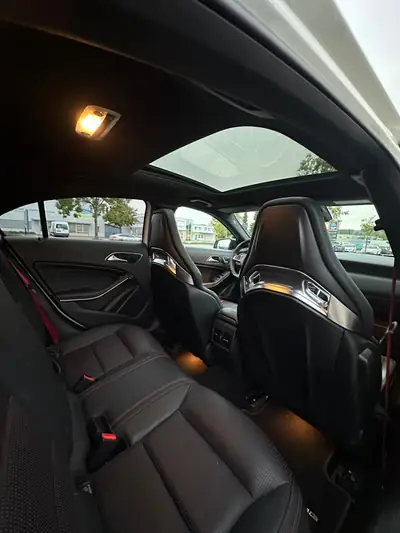 Mercedes-Benz A 45 AMG 4MATIC — 381 ch, transmission intégrale, sportivité maximale — tableau de bord